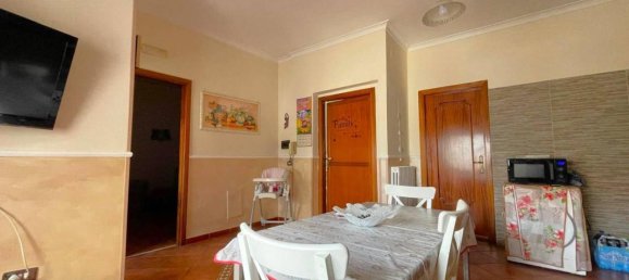 Casa de 9 divisões em Giugliano in Campania, Italy N.º 27060 27