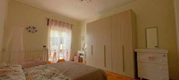 Casa de 9 divisões em Giugliano in Campania, Italy N.º 27060 48