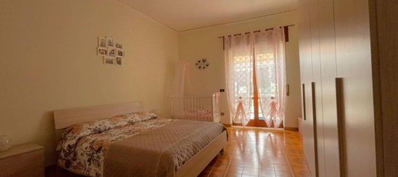 Casa de 9 divisões em Giugliano in Campania, Italy N.º 27060 42