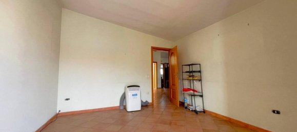 Casa de 9 divisões em Giugliano in Campania, Italy N.º 27060 73