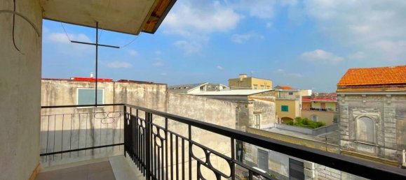 Casa de 9 divisões em Giugliano in Campania, Italy N.º 27060 105