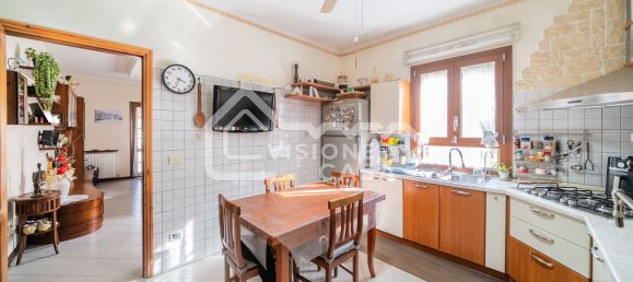 4 rooms House in Reggio Emilia, Italy No. 87569 7