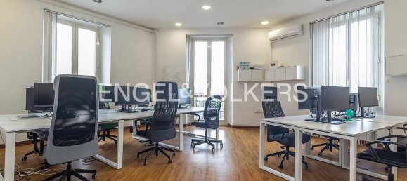 7 bedrooms Apartment in Rome, Italy No. 58716 4