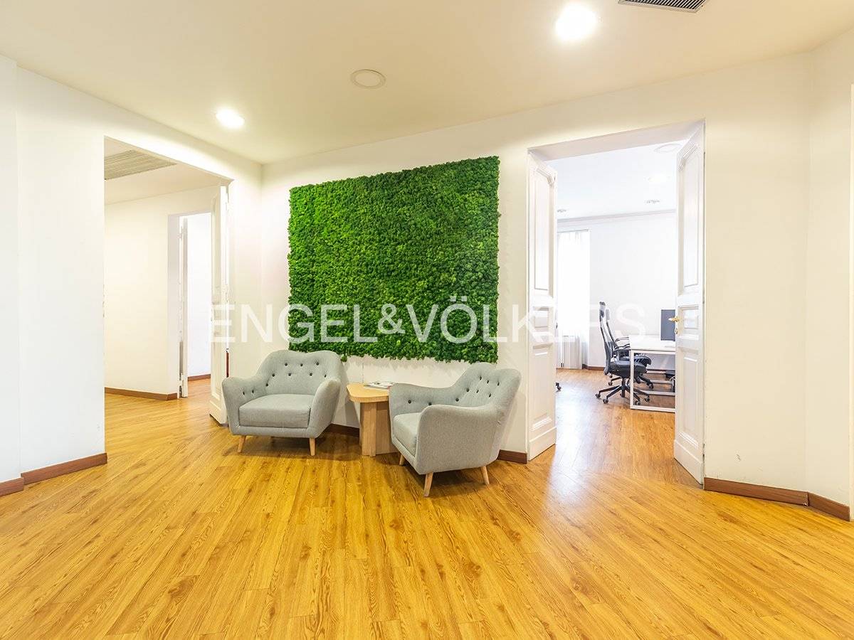 7 bedrooms Apartment in Rome, Italy No. 58716