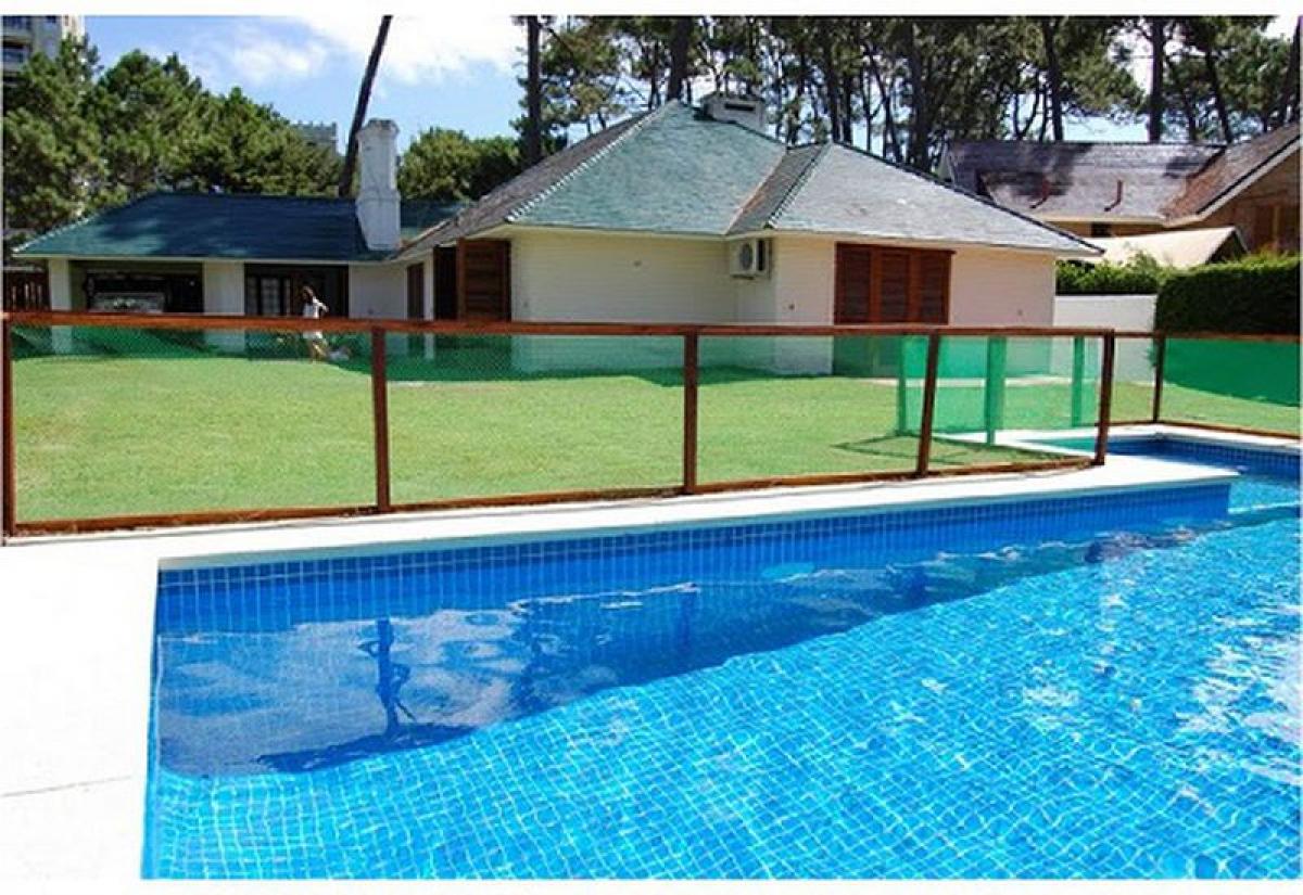 3 bedrooms House in Maldonado, Uruguay No. 6485