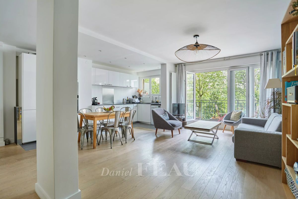 2 bedrooms Apartment in Paris, France No. 187099