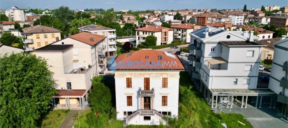 6 bedrooms House in Carpi, Italy No. 61243 7