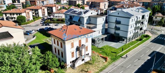 6 bedrooms House in Carpi, Italy No. 61243 4