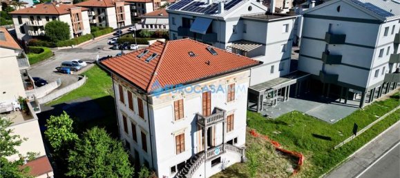 6 bedrooms House in Carpi, Italy No. 61243 3