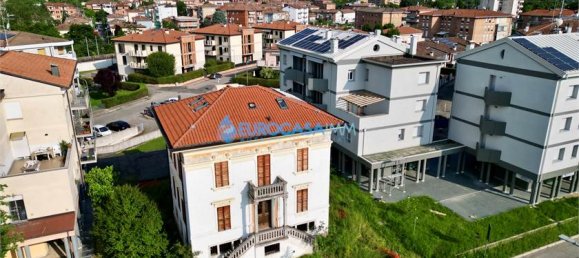 6 bedrooms House in Carpi, Italy No. 61243 2