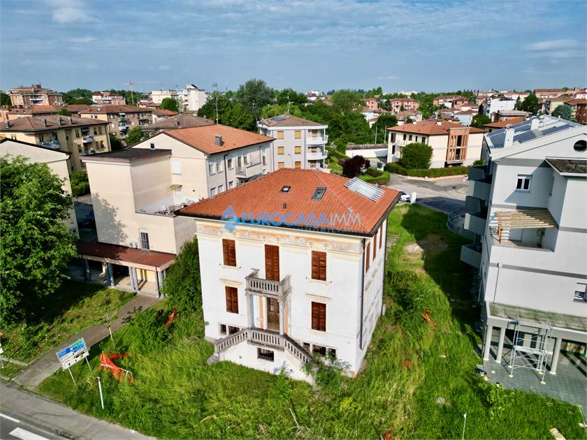 6 bedrooms House in Carpi, Italy No. 61243