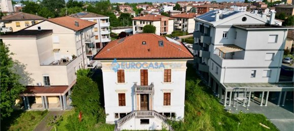 6 bedrooms House in Carpi, Italy No. 61243 29