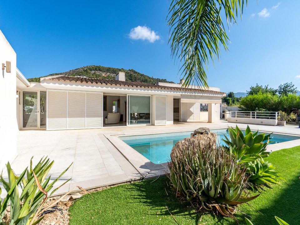 4 bedrooms Villa in Bunyola, Spain No. 176886