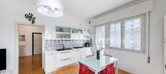 2 Schlafzimmer Wohnung in Salò, Italy, Nr. 303041 8