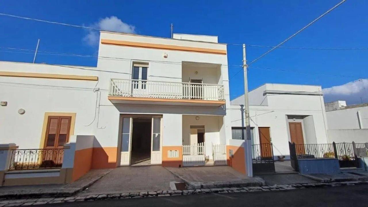 Villa de 5 habitaciónes en Castrignano del Capo, Italy No. 7033