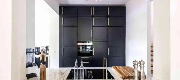 6 bedrooms Villa in Garches, France No. 299097 3