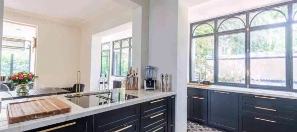 6 bedrooms Villa in Garches, France No. 299097 2