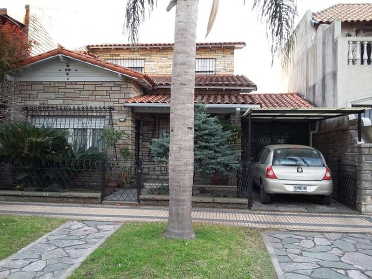 Дом с 4 спальнями в Морон, Аргентина № 17739