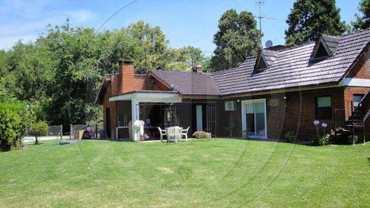 Casa de 3 dormitorios en Escobar, Argentina No. 58320