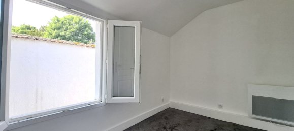 2 bedrooms House in Senlis, France No. 244296 9