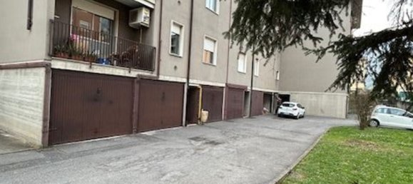 3 rooms Apartment in Alzano Lombardo, Italy No. 213946 2