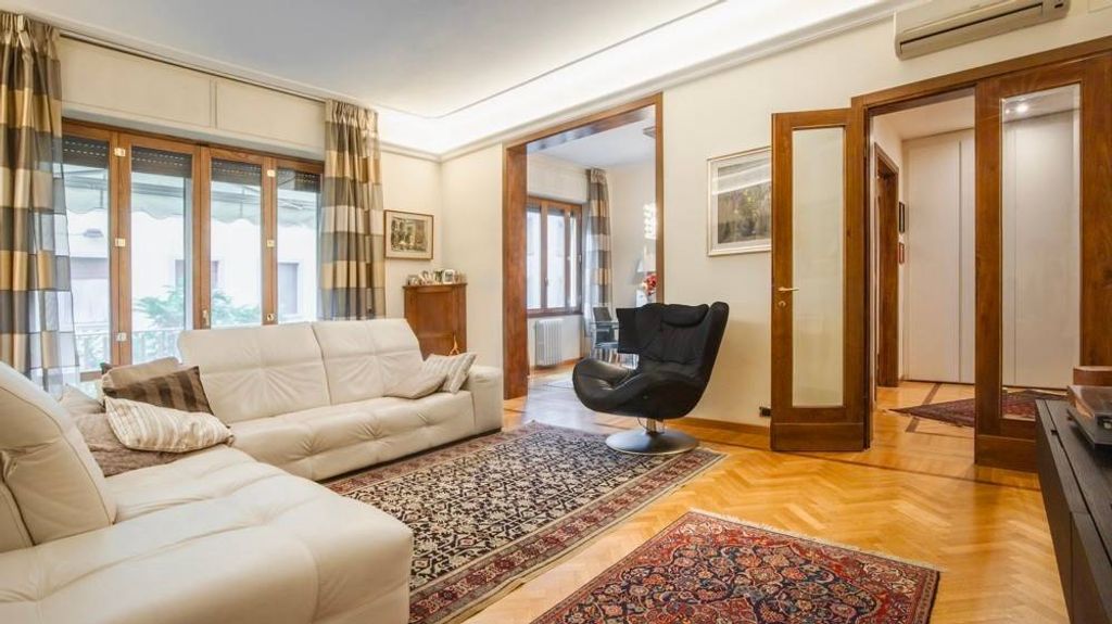 4 bedrooms Apartment in Florence, Italy No. 162085