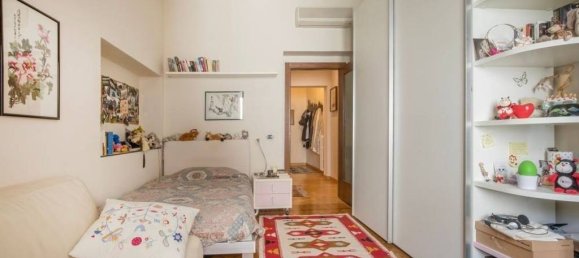 4 bedrooms Apartment in Florence, Italy No. 162085 15