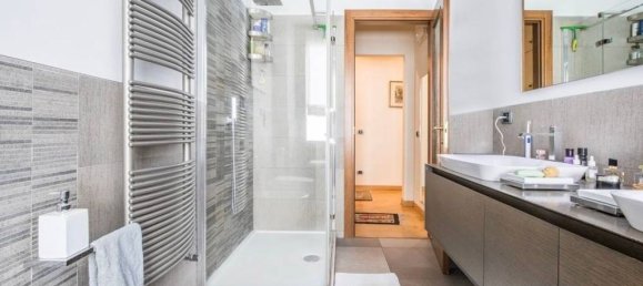 4 bedrooms Apartment in Florence, Italy No. 162085 7