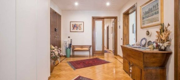 4 bedrooms Apartment in Florence, Italy No. 162085 26