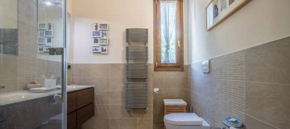 4 bedrooms Apartment in Florence, Italy No. 162085 18