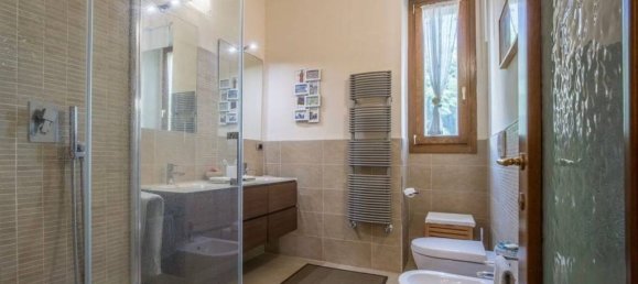 4 bedrooms Apartment in Florence, Italy No. 162085 19