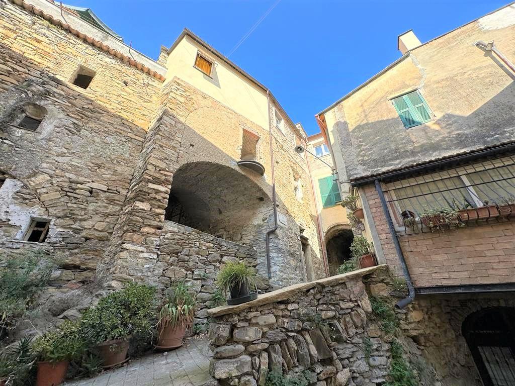 Apartamento de 3 habitaciónes en Dolcedo, Italy No. 161934