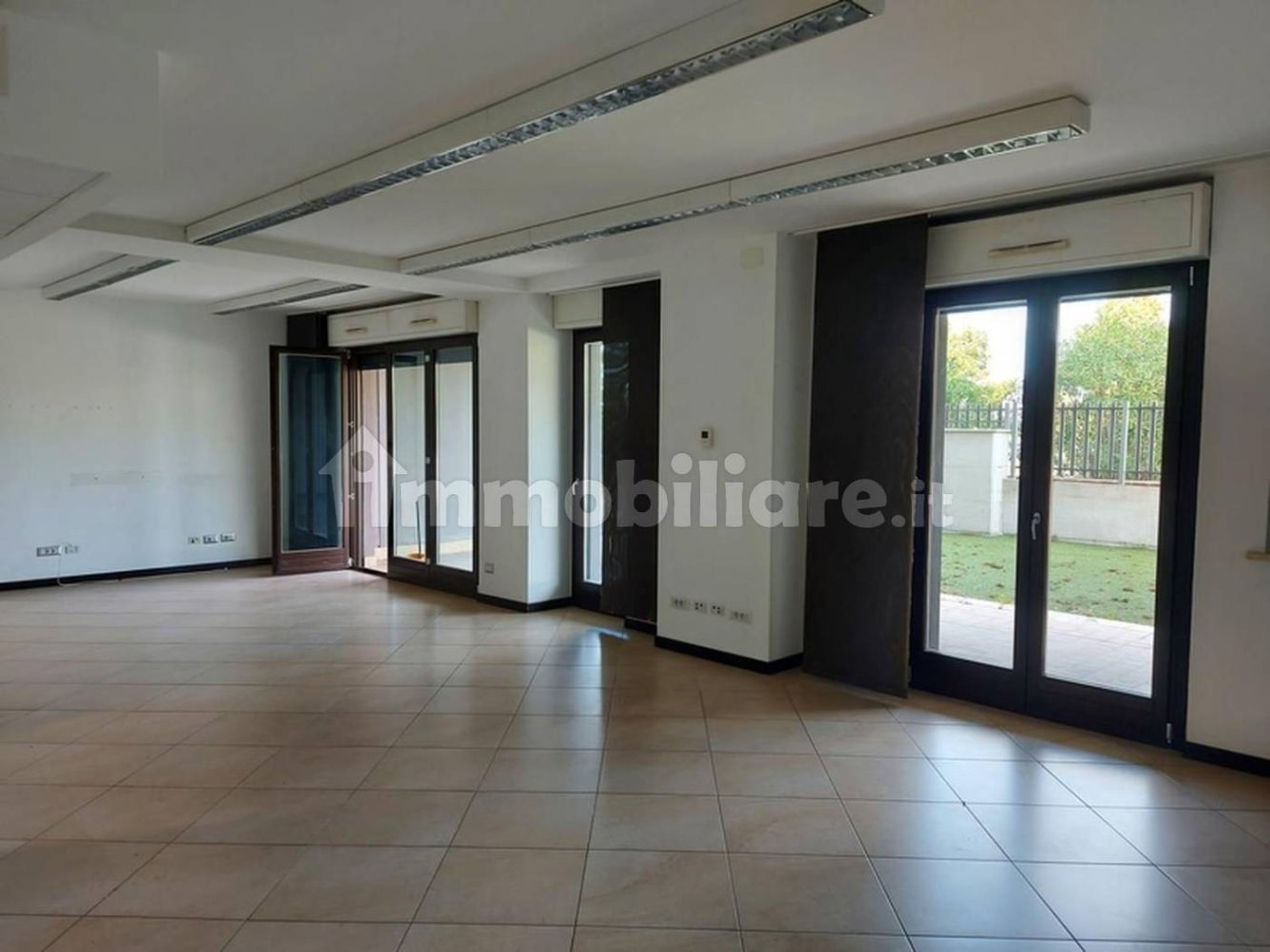 Офис 280м² в Рим, Италия № 315084