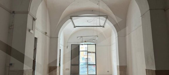 1 room Commercial property in Bari, Italy No. 23713 7