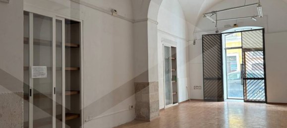1 room Commercial property in Bari, Italy No. 23713 5