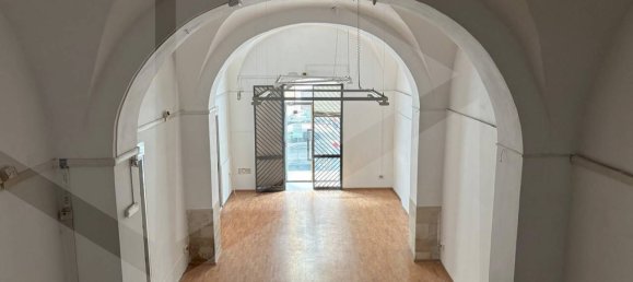 1 room Commercial property in Bari, Italy No. 23713 19