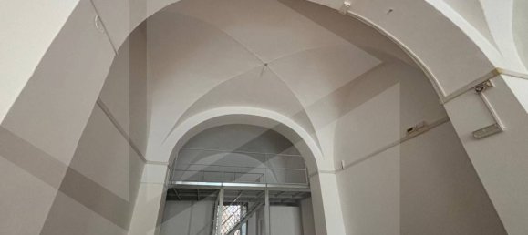 1 room Commercial property in Bari, Italy No. 23713 10