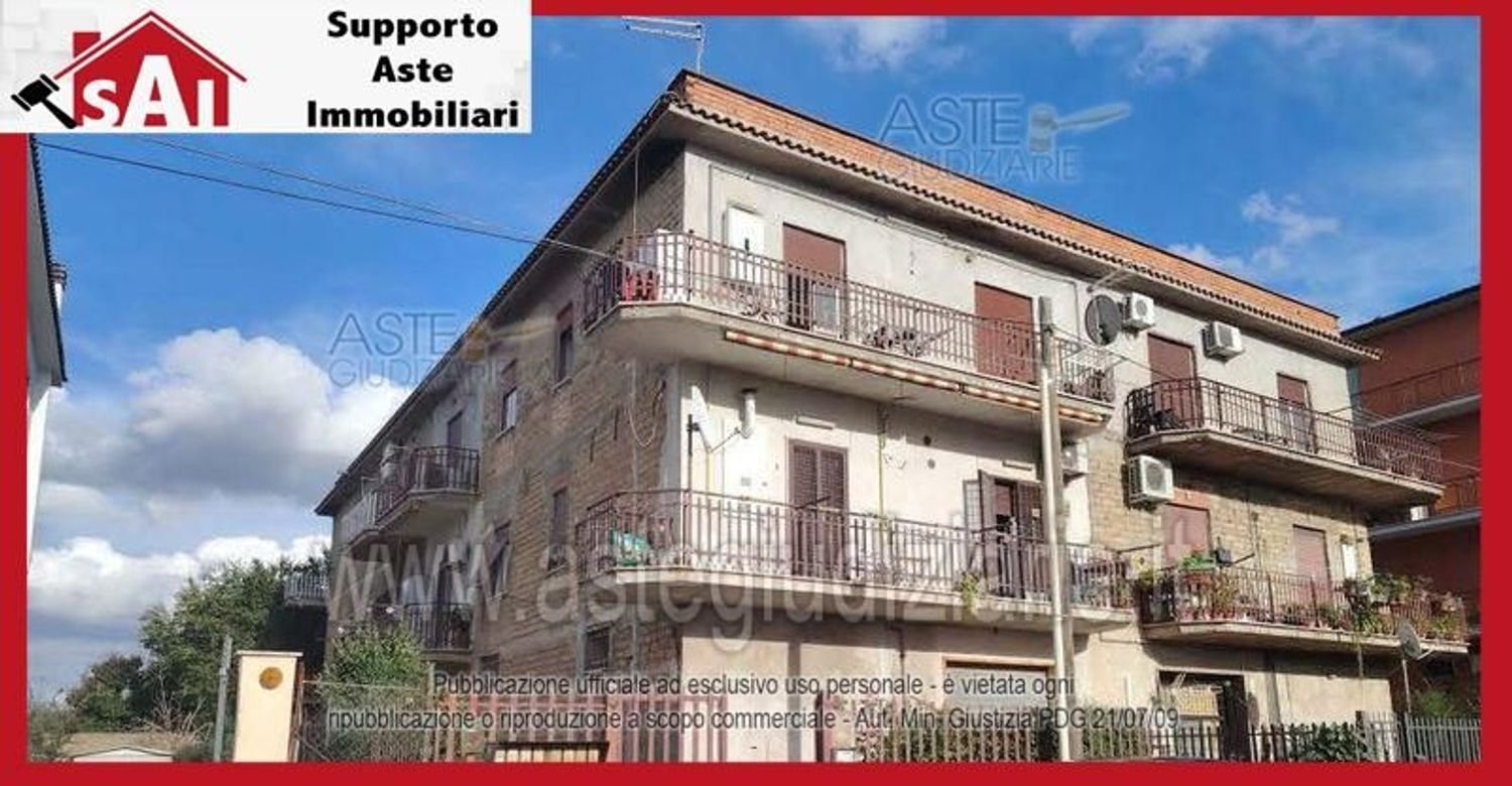 5 bedrooms Apartment in Rome, Italy No. 330825