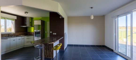 Casa de 5 dormitorios en Parassy, France No. 155767 5