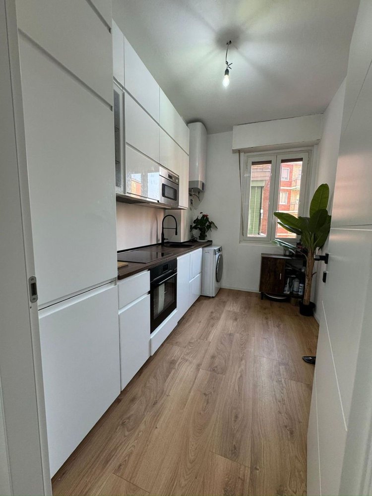 3 rooms Apartment in Milan, Italy No. 248854