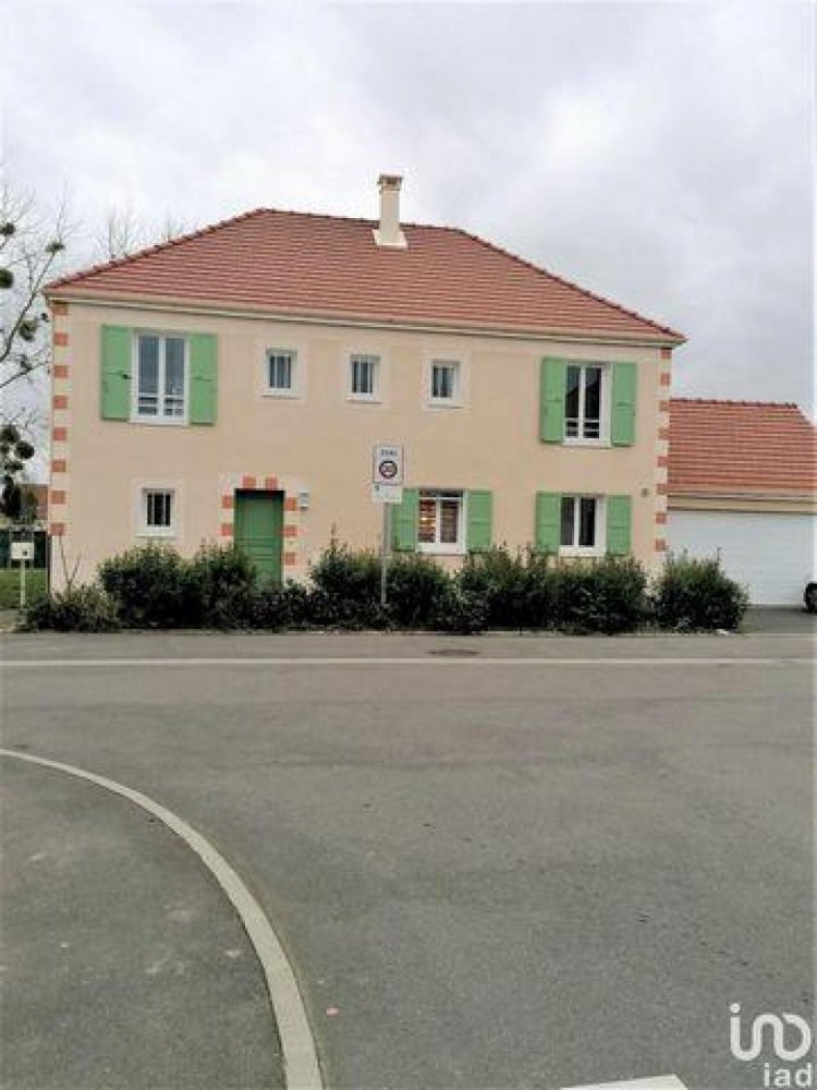5 bedrooms House in Mennecy, France No. 29213