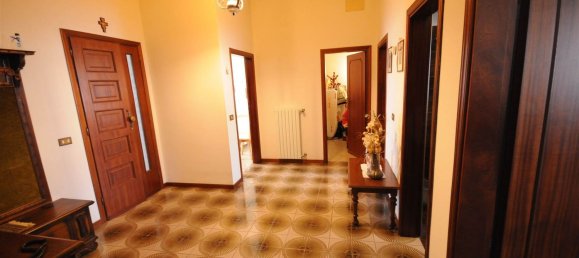 Apartamento de 4 divisões em Montale, Italy N.º 110835 20
