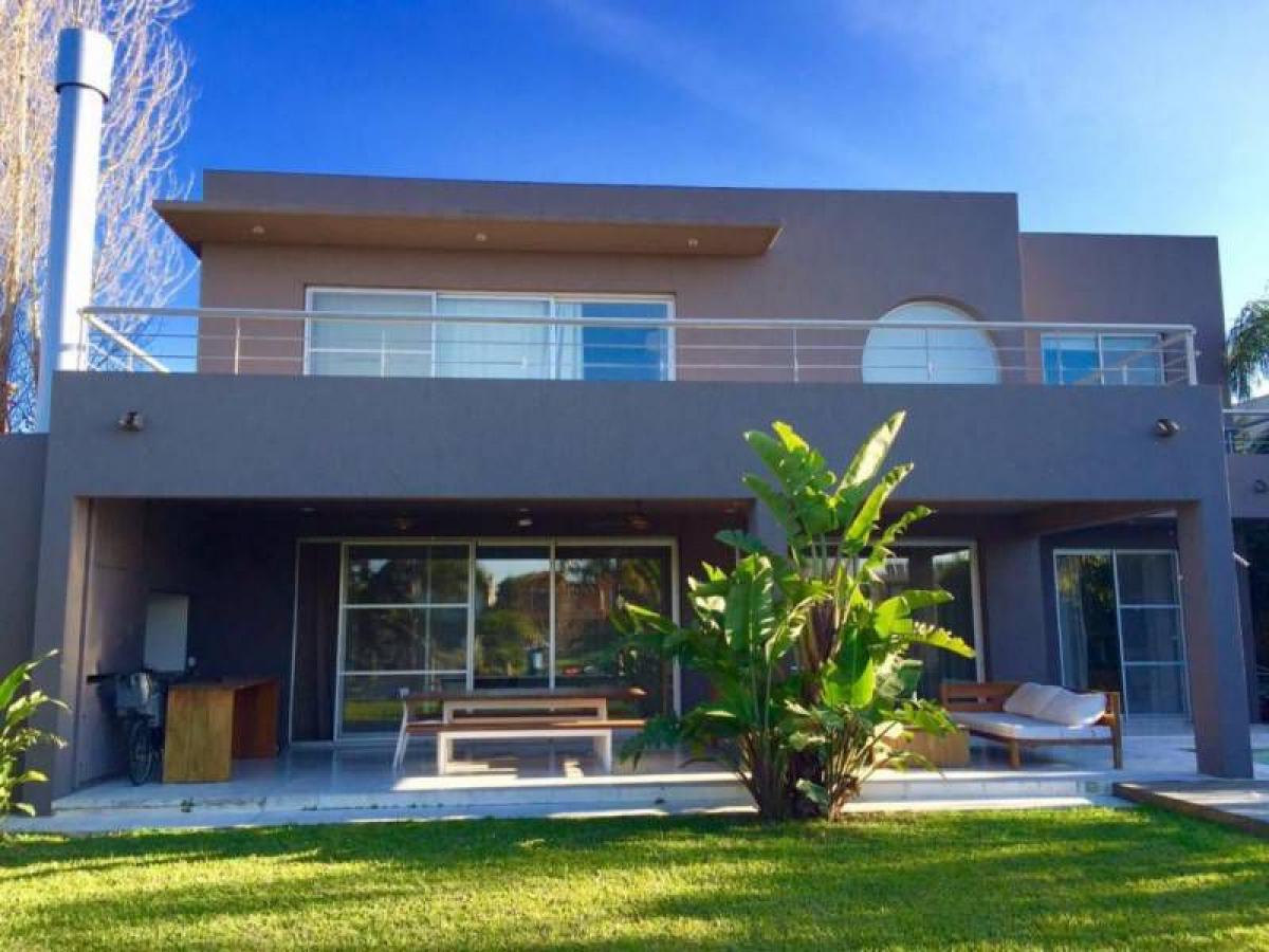 3 bedrooms House in Tigre, Argentina No. 5111