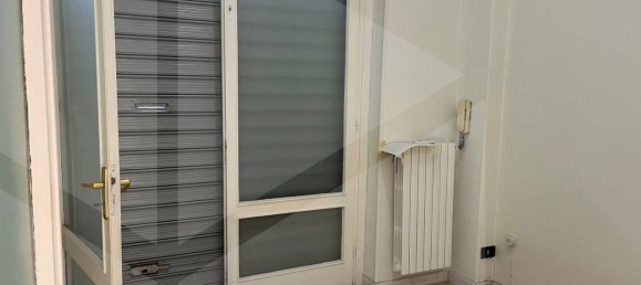 3 rooms Commercial property in Bari, Italy No. 18936 2