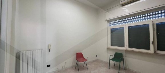 3 rooms Commercial property in Bari, Italy No. 18936 8