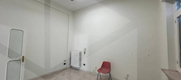 3 rooms Commercial property in Bari, Italy No. 18936 11