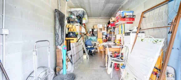 Garaje de 1 habitación en Reggio Emilia, Italy No. 6044 3