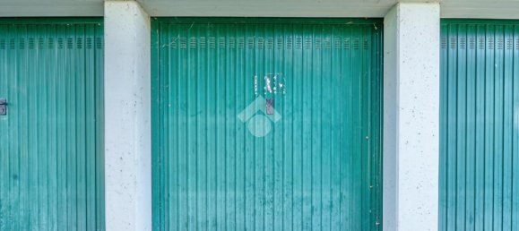 Garaje de 1 habitación en Reggio Emilia, Italy No. 6044 8