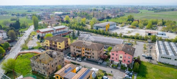 Garaje de 1 habitación en Reggio Emilia, Italy No. 6044 12