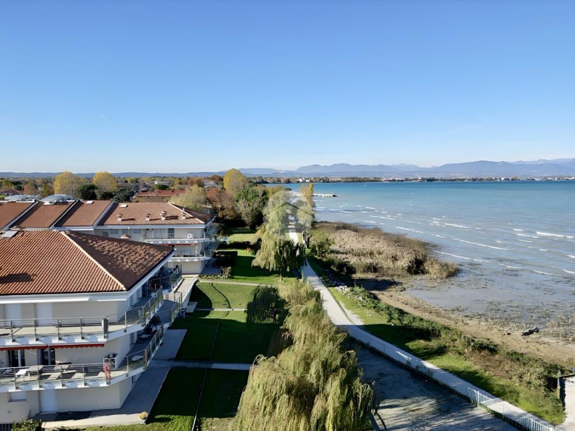 Apartamento de 3 divisões em Sirmione, Italy N.º 13784
